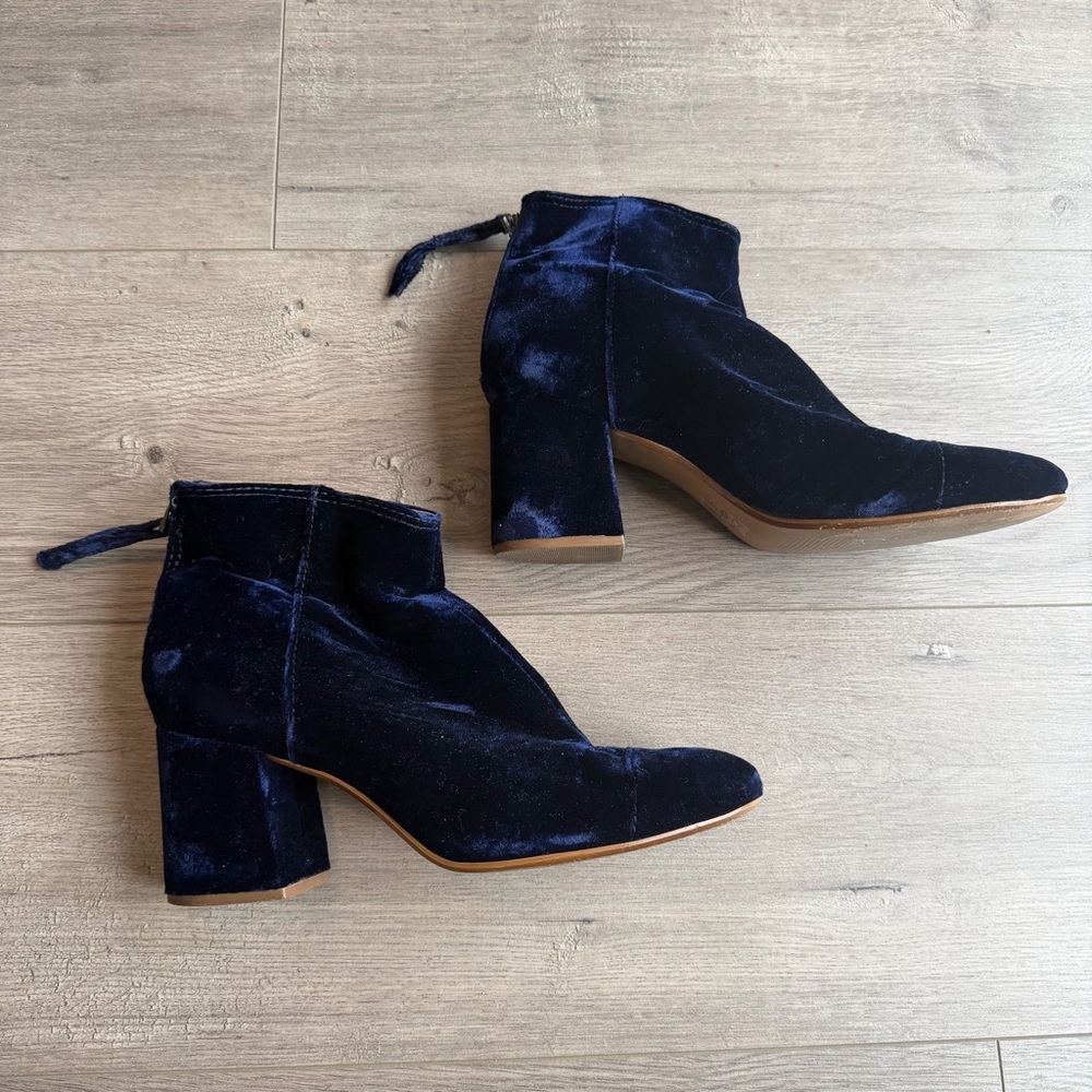 Madewell Royal Blue Velvet bootie - size 9